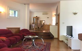 Villa Volpe - Free Wifi & Private Parking